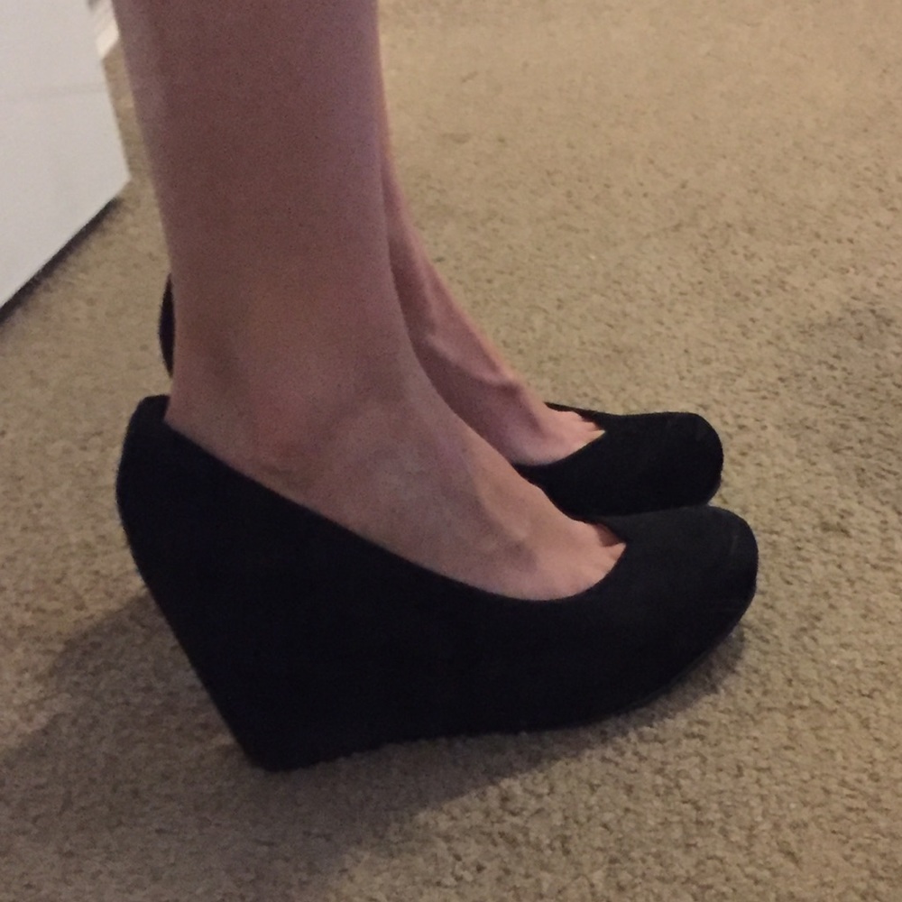 FERGALICIOUS black suede wedges Size 8